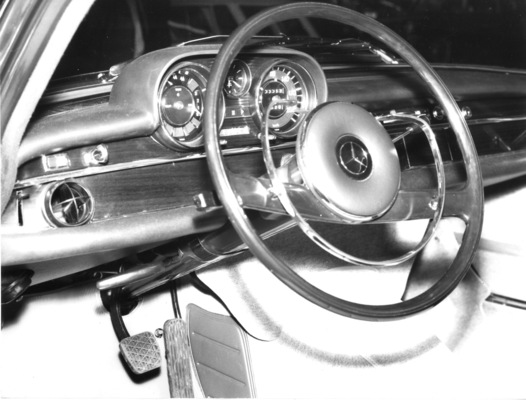 Mercedes-Benz 300 SE