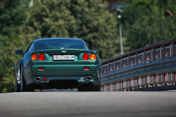 Aston Martin V8