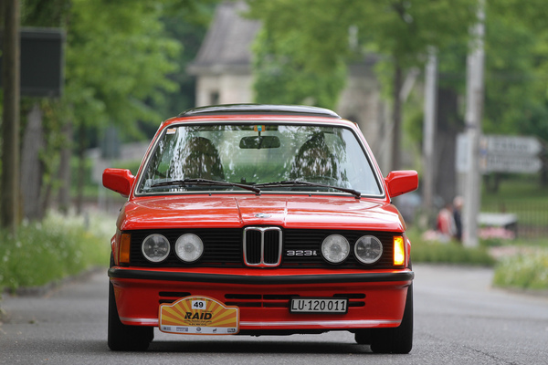 BMW 323i