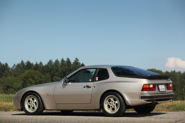 Porsche 944