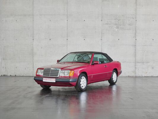 Mercedes-Benz 300 CE-24