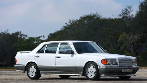 Mercedes-Benz 560 SEL