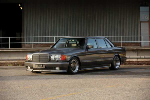Mercedes-Benz 560 SEL