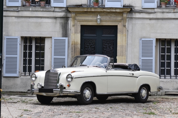 Mercedes-Benz 220 SE Cabriolet