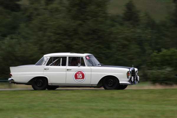 Mercedes-Benz 300 SE