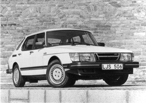 Saab 900