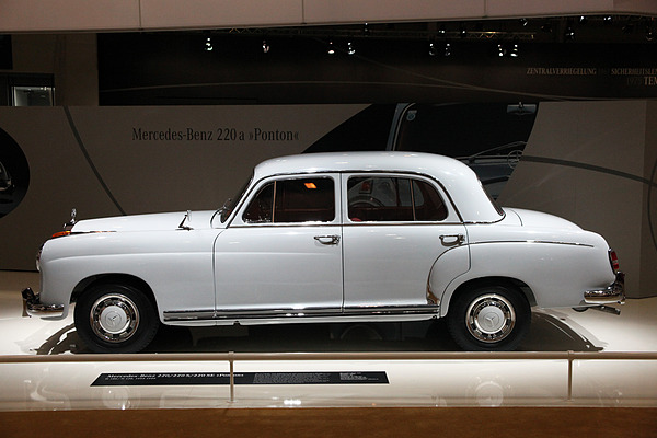 Mercedes-Benz 220 a