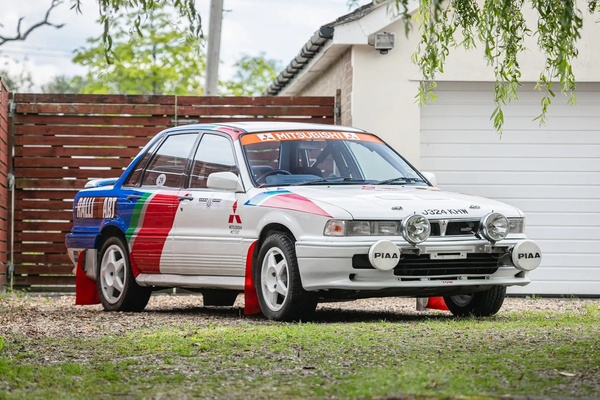 Mitsubishi Galant