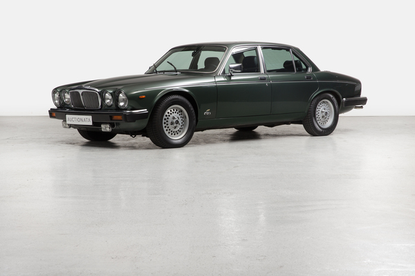 Daimler Double Six