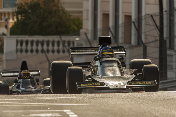 Lotus 76