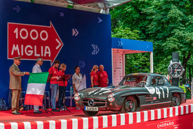 1000 Miglia 2022 - Mercedes-Benz 300 SL (W 198) aus der Sammlung von Mercedes-Benz beim Start in Brescia (1956)