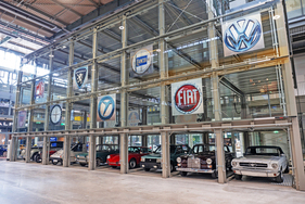 120 Glasboxen gibt's in der Motorworld München 120 Glasboxen gibt's in der Motorworld München