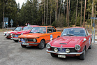 Bild: 13. Winter-RAID 2016 - Tag 2 - Der seltene BMW 1600 GT und sein späterer (indirekter) Thronfolger 2002 bei der Mittagsrast