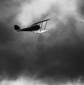 1919 flog ein DFW-Doppeldecker mit 300-PS-BMW-Motor einen Höhenrekord. 9760 m Höhe waren damals eine sensationelle Leistung, die kaum weniger Aufsehen erregten als heute die Vorstösse in den Weltraum