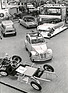 2 CV und DS auf dem Messestand von Citroën Deutschland auf der Frankfurter IAA 1958