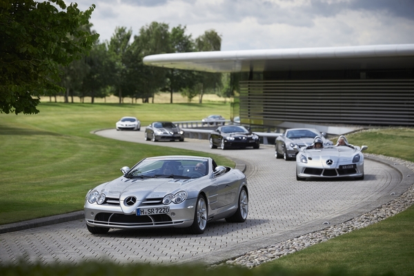 Bild: 20 Jahre Mercedes-Benz SLR McLaren – Die eingeladenen Clubmitglieder kamen selbstverständlich im passenden Auto