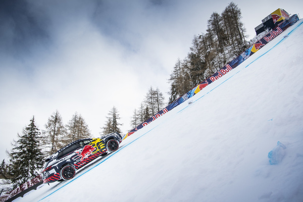 Image: In 2019, rallycross driver Mattias Ekström drove up the Streif mousetrap in an Audi e-Tron. Back in 1986, Harald Demuth drove up the ski jump in Kaipola, Finland - in an Audi 100 CS Quattro. Uwe Bleck repeated the same feat in 2006 in an Audi A6 4.2 quattro at the same location.