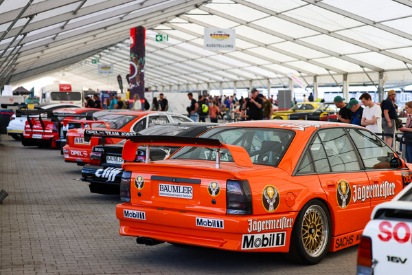 Bild: 21. ADAC Hockenheim Historic 2026 – Blick in das Fahrerlager