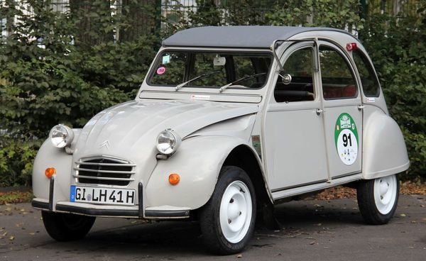23. Oldtimer-Spendenaktion - Lebenshilfe Gießen - 5. Preis - Citroen 2 CV