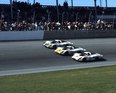 24 Stunden von Daytona 1968 - Porsche feiert den Dreifachsieg der Porsche 907 mit zusätzlichen Ehrenrunden in Formation