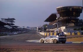 24 Stunden von Le Mans 1995: #42 McLaren F1 GTR (BBA Compétition) mit den Franzosen Jean Luc Maury Laribiere - Marc Sourd - Hervé Poulain erreichte Platz 13