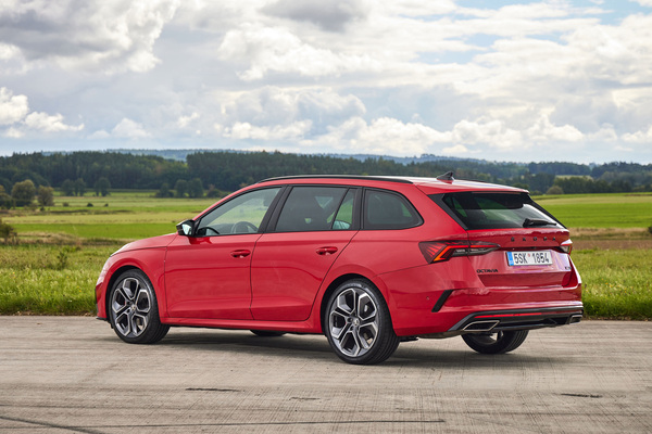 Bild: 25 Jahre Škoda Octavia Combi - Die aktuelle 4. Generation bietet auch elektrifizierte Varianten