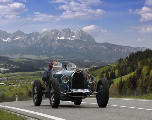 Bild 28. Kitzbüheler Alpenrallye: Rund 180 der schönsten Automobilklassiker aus vergangenen Jahrzehnten auf den schönsten Bergstrassen der Alpen