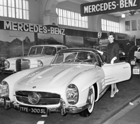 300 SL Roadster, Fahrgestellnummer 198042-10-002786, auf dem Genfer Auto-Salon 1961