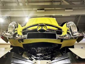 300 SL Roadster mit der falschen Fahrgestellnummer ...2786 bei der Begutachtung 2023 in Malaysia