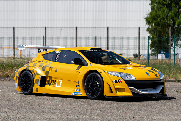 310 % des mittleren Estimates wurden für diesen Renault Sport Megane Trophy V6 aus dem Jahr 2008 geboten, als Verkaufspreis erzielte Artcurial damit EUR 53’360