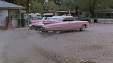 325 PS sind halt schon etwas, wenn man sich, wie Lou Ann, erst noch an das Auto gewöhnen muss - im Film "Pink Cadillac" von 1989