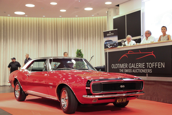 325 SAE-PS for CHF 65,000, the bid for the 1967 Chevrolet Camaro RS/SS 396 was accepted with reservations - Auction of the classic car gallery at the Dolder Grand Hotel 2017