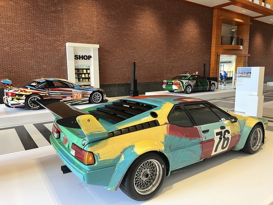 Bild 4: Andy Warhol BMW M1 (1979) – Art Cars im Louwman Museum