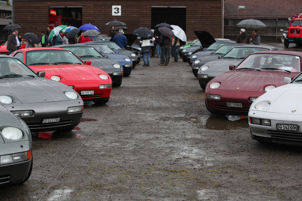 40 Jahre Porsche 928 - rund 30 der Tranxaxle-Porsche kamen in Zug zusammen - OSMT Zug im September 2017