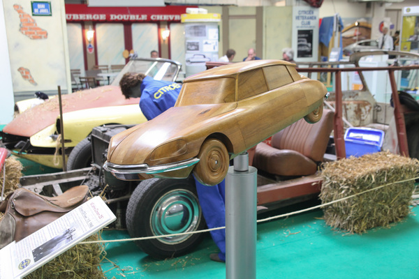 60 Jahre Citroën DS - da darf man auch einmal ein Holzmodell zeigen - Techno Classica 2015