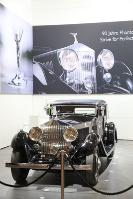90 Jahre Rolls-Royce Phantom konnten auf dem BMW-Stand gefeiert werden - Techno Classica 2015