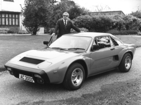 AC 3000 ME (1980) - in der zugehörigen Presseerklärung wurde dem Fahrzeug eine Spitze von 301 kmh und ein Kraftstoffverbrauch von nur 10,8 Liter pro 100 km angedichtet