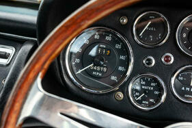 AC 428 (1969) – Leicht optimistischer Tacho bis 180 mph (290 km/h)