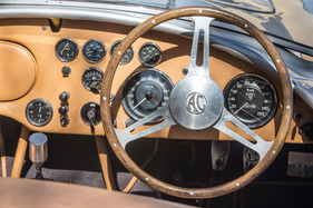 AC Ace Bristol (1960) - Drehzahlmesser und Tacho dominieren