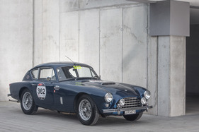 AC Aceca (1955) - bis zur A-Säule gibt es kaum Unterschiede zwischen Roadster und Coupé