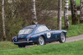 AC Aceca (1955) - dank leichter Alu-Karosserie fährt sich der Wagen sehr handlich