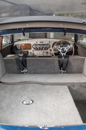 AC Aceca (1955) - unter der Abdeckung links ist das Reserverad zu finden