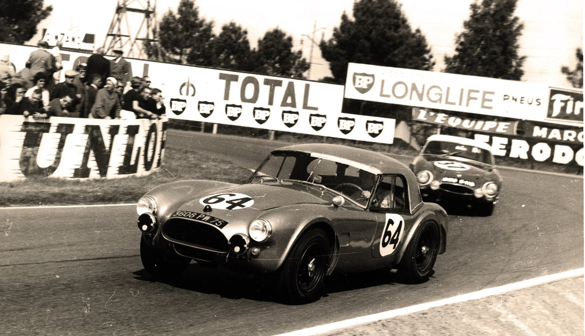 AC Cobra 289 (1964) - 1964 in Le Mans angetreten - angeboten an der Artcurial Versteigerung anlässlich der Le Mans Classic am 5. Juli 2014