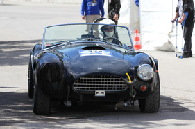 AC Cobra 289 Mk 2 (1964) - mit notdürftig geflicktem Blechschaden bei der Einfahrt ins Fahrerlager - Arosa ClassicCar 2012 (1964)