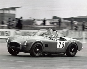 Bild AC Cobra 289 Roadster (1966) - angeboten an der Bonhams Versteigerung im Grand Palais in Paris am 5. Februar 2015