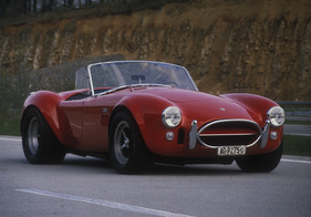 AC Cobra 427 (1966) - breitspurig und kraftvoll auftretend