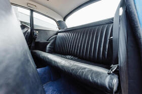 AC Greyhound (1961) - Sitzbank im Fond, mehr Platz als bei der Konkurrenz