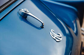 AC Greyhound (1961) - massiver Griff zum Öffnen der Kofferraumklappe