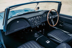 AC MA-200 (1963) – Etüde in Schwarz: Abgesehen vom Lenkrad verzichtet der Prototyp auf jedes wohnliche Holzdekor