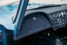 AC MA-200 (1963) – Handschuhkasten im linken Armaturenbrettbogen